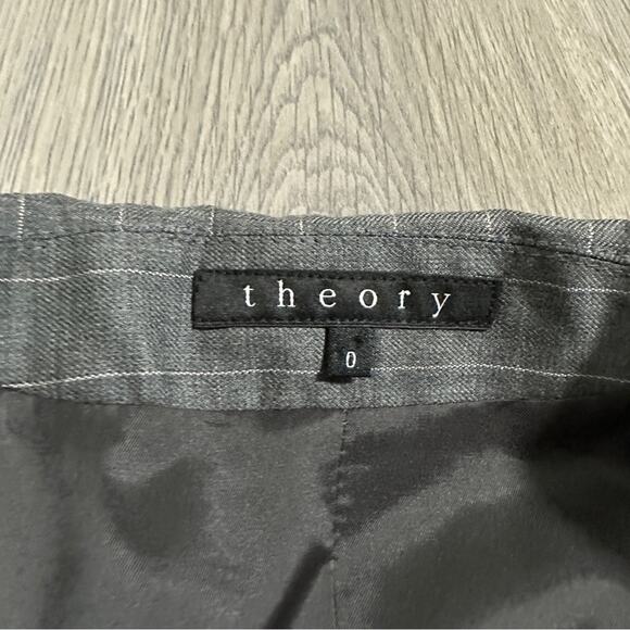 Theory Gray & White Virgin Wool Pinstripe Long Sleeve Three Button Blazer Sz 0 - Picture 6 of 10